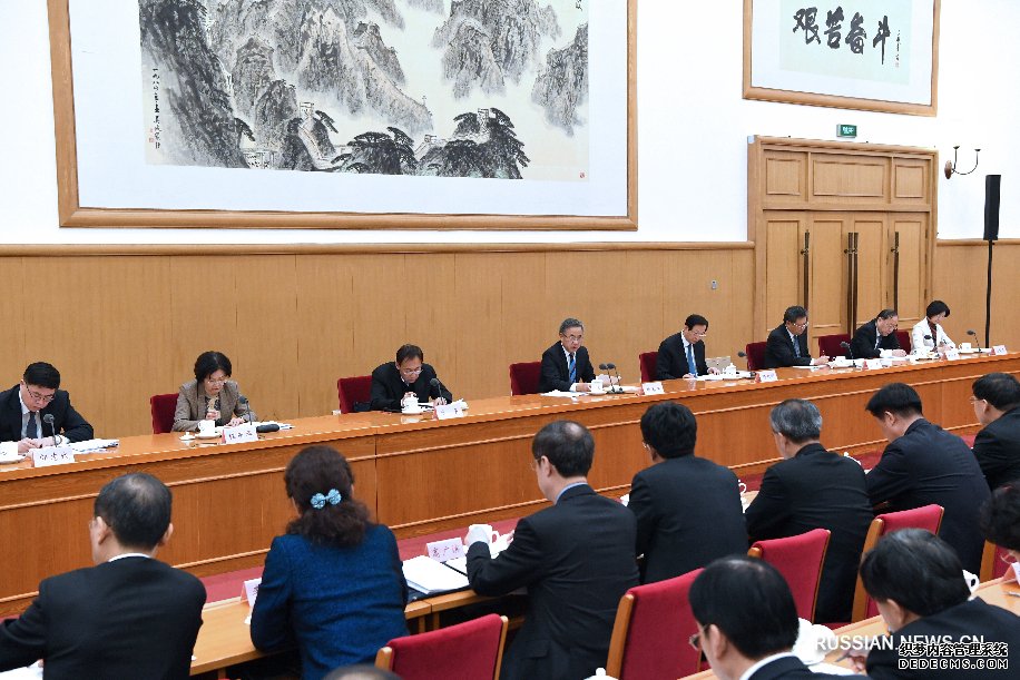 Вице-премьер Госсовета КНР Ху Чуньхуа подчеркнул важность поставок свинины во время каникул по случаю Нового года и праздника Весны